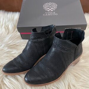 Vince Camuto Black Leather Cutout Ankle Boots Size 5.5